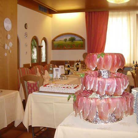 Hotel Collini Pinzolo Esterno foto