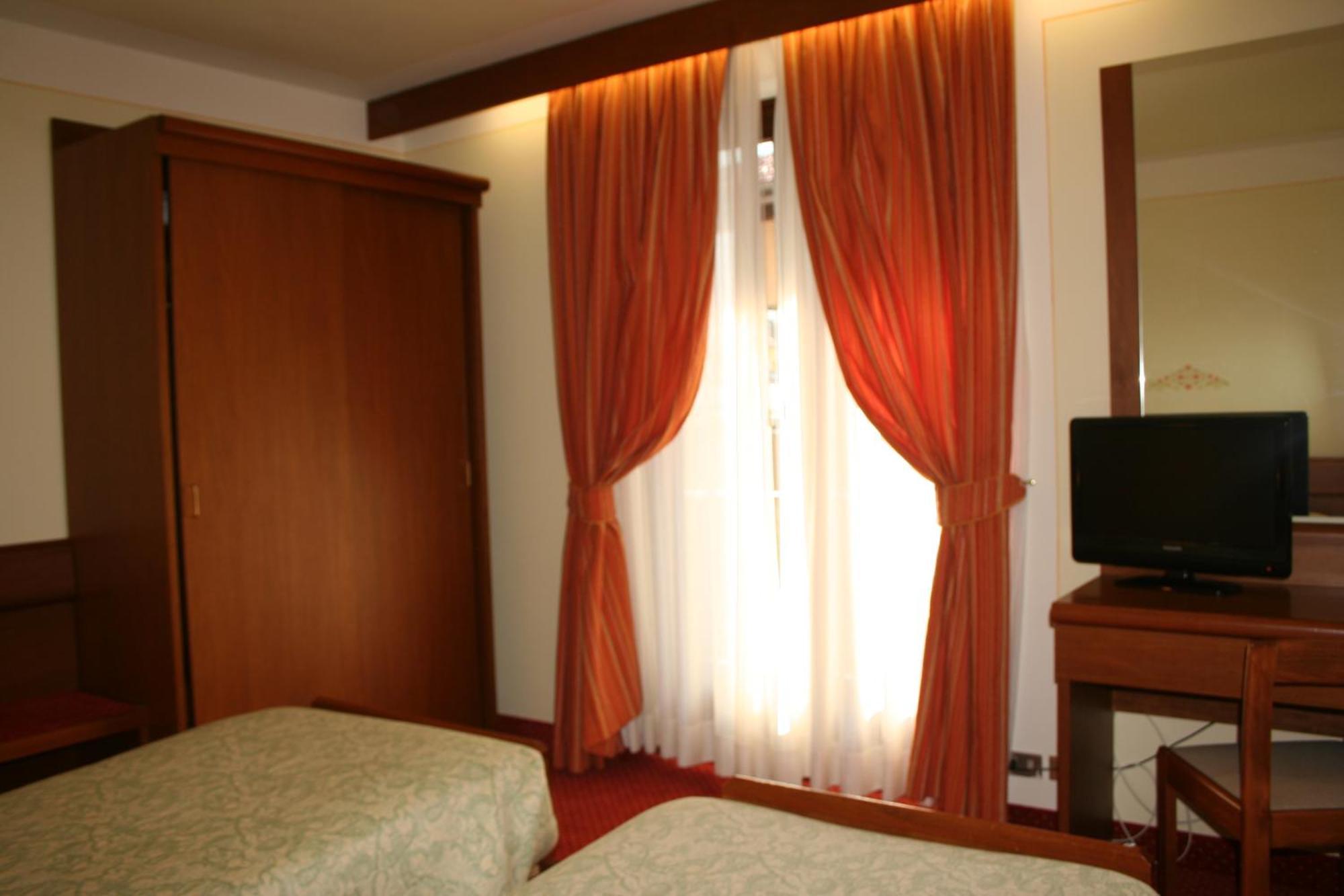 Hotel Collini Pinzolo Esterno foto
