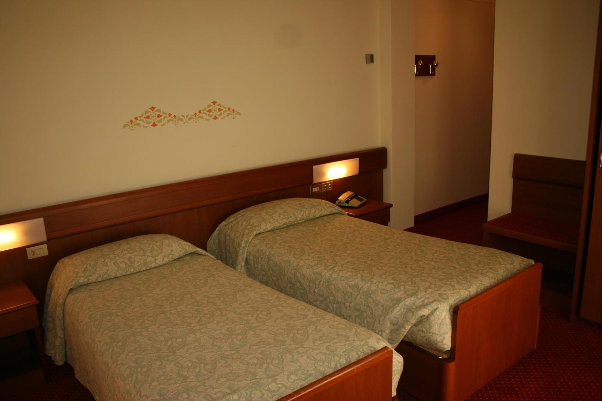 Hotel Collini Pinzolo Esterno foto