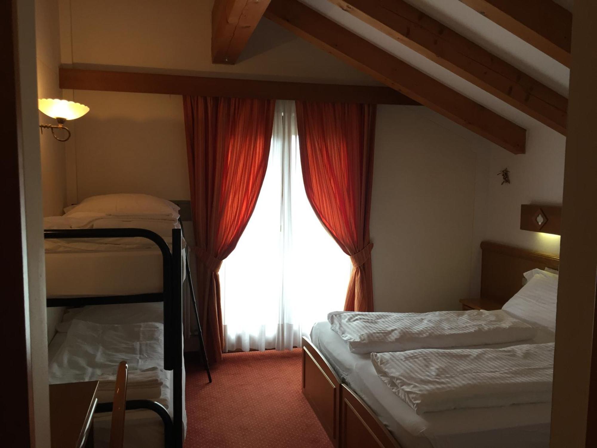 Hotel Collini Pinzolo Esterno foto