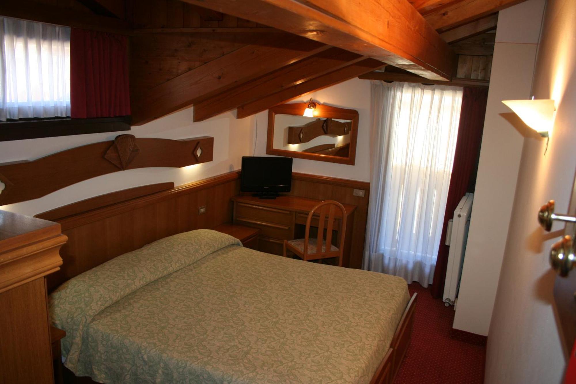 Hotel Collini Pinzolo Esterno foto