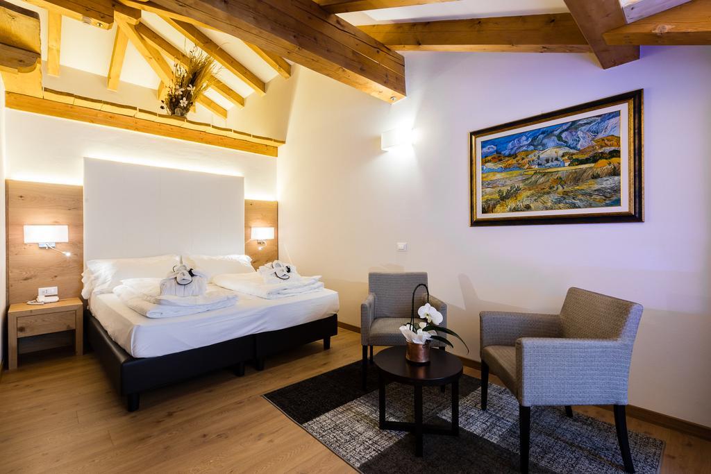 Hotel Collini Pinzolo Esterno foto
