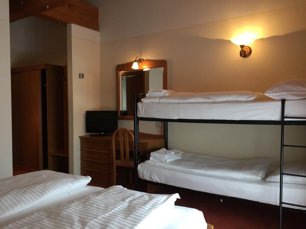 Hotel Collini Pinzolo Camera foto