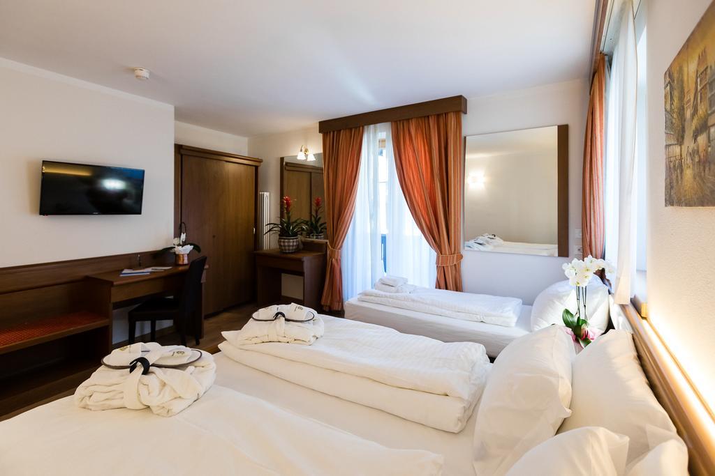 Hotel Collini Pinzolo Esterno foto