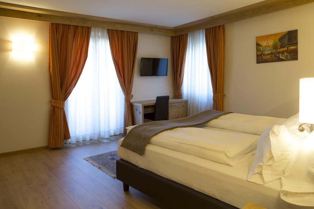 Hotel Collini Pinzolo Esterno foto