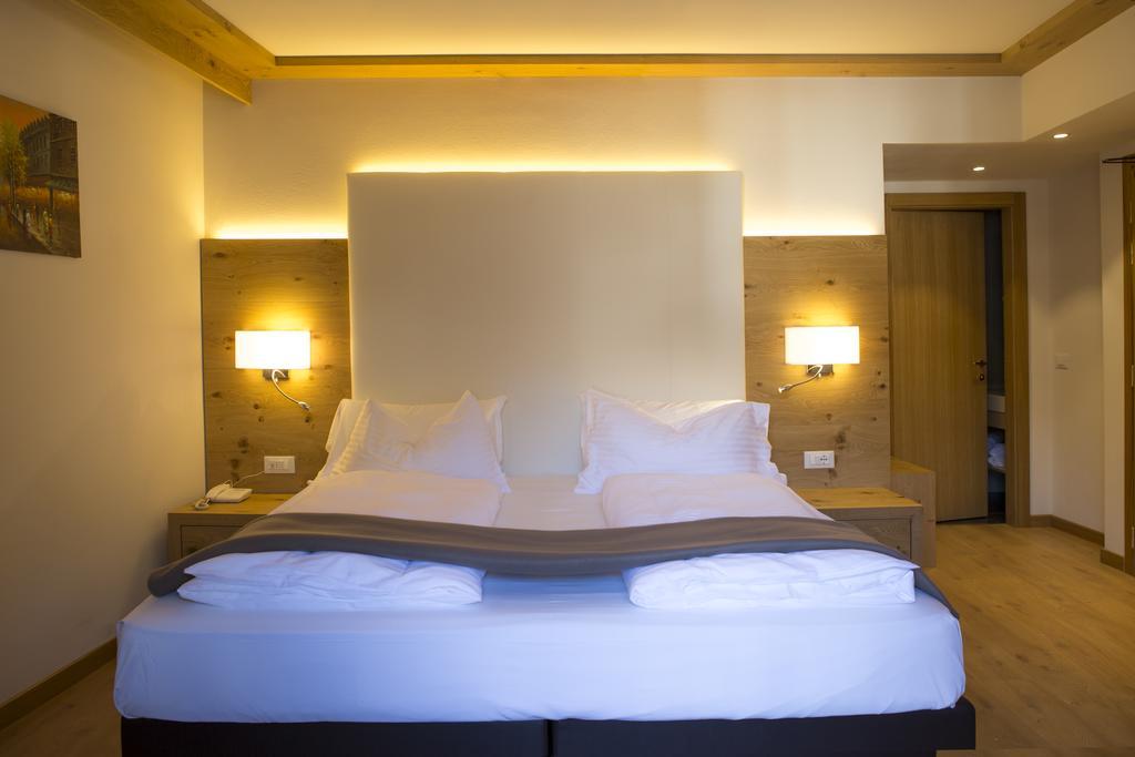 Hotel Collini Pinzolo Esterno foto