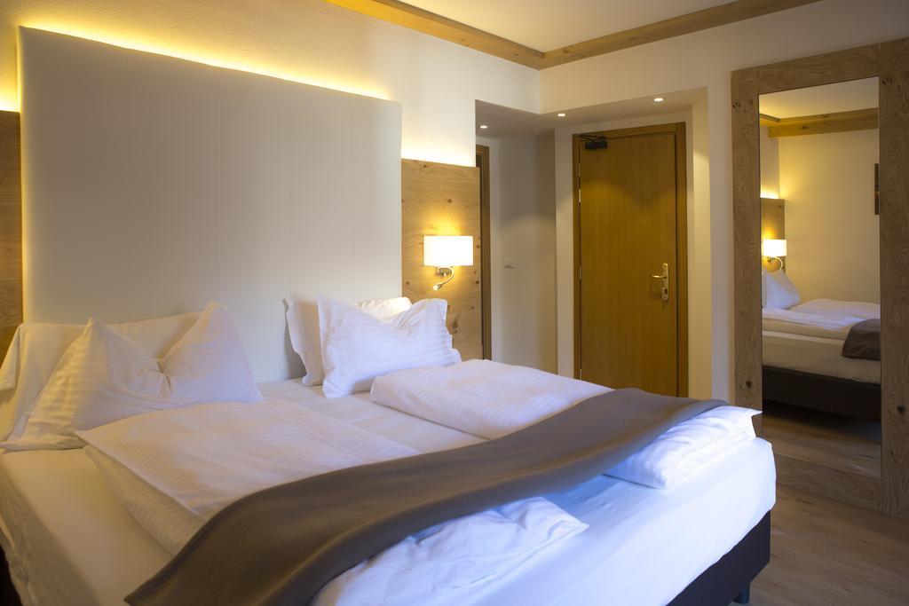 Hotel Collini Pinzolo Esterno foto