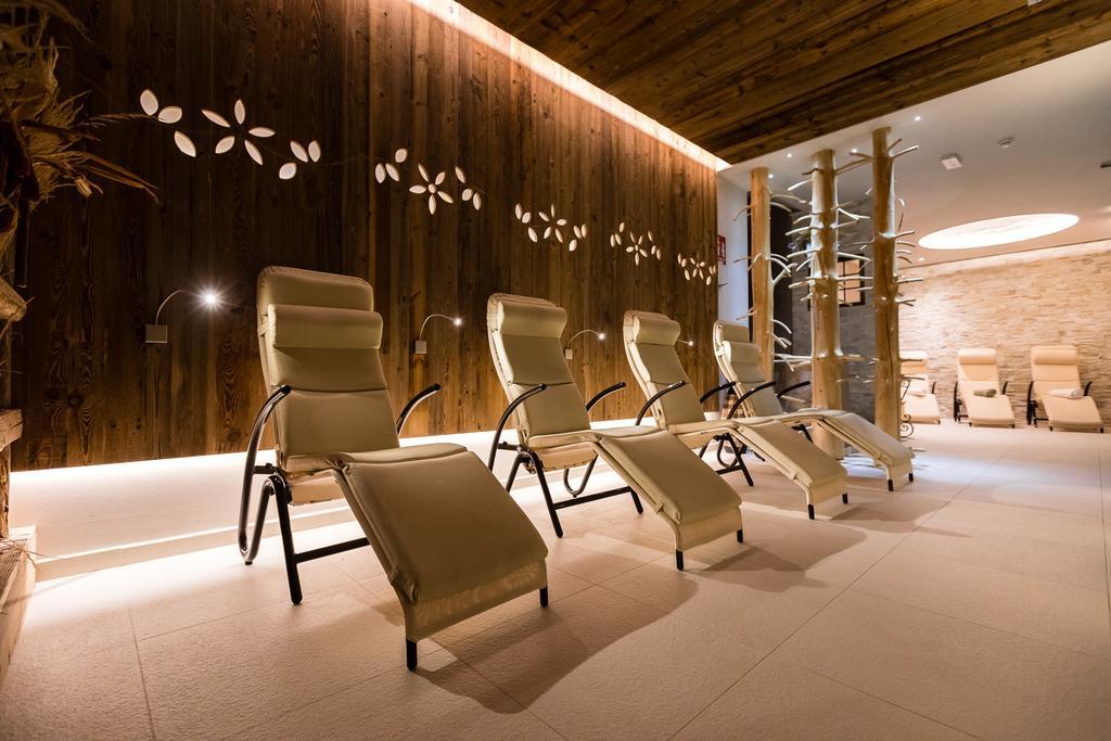 Hotel Collini Pinzolo Esterno foto