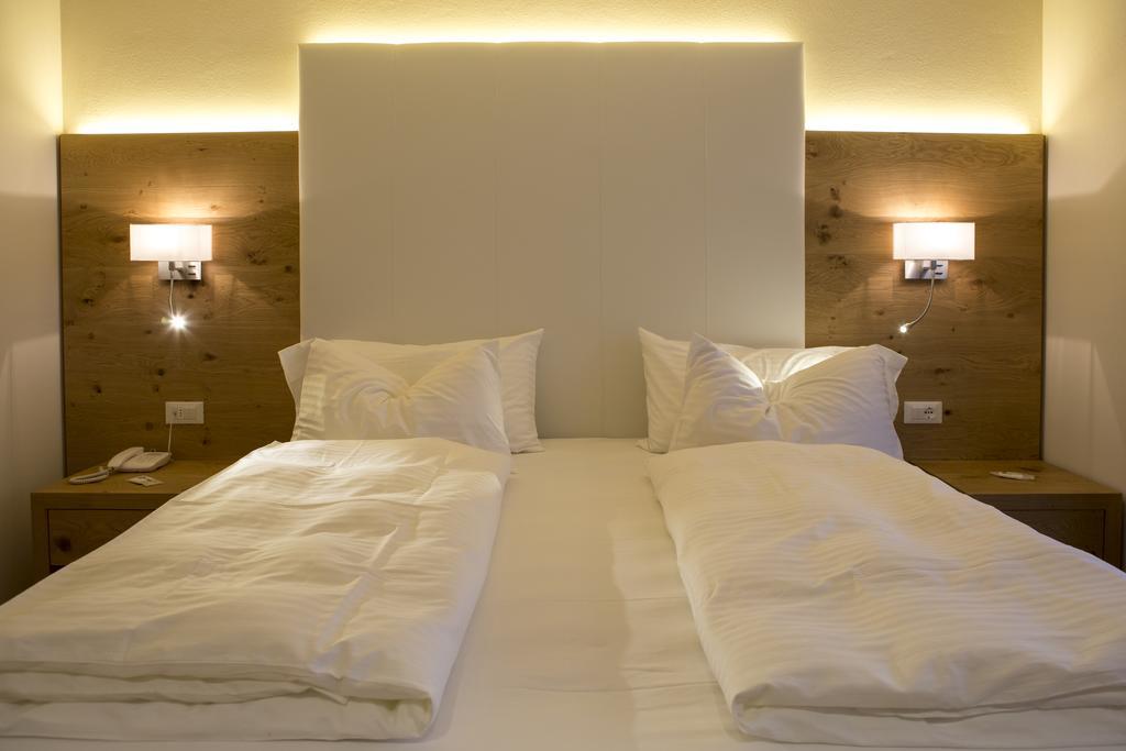 Hotel Collini Pinzolo Esterno foto