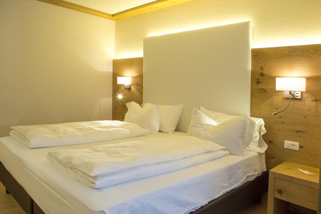 Hotel Collini Pinzolo Esterno foto