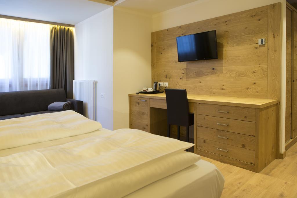 Hotel Collini Pinzolo Esterno foto