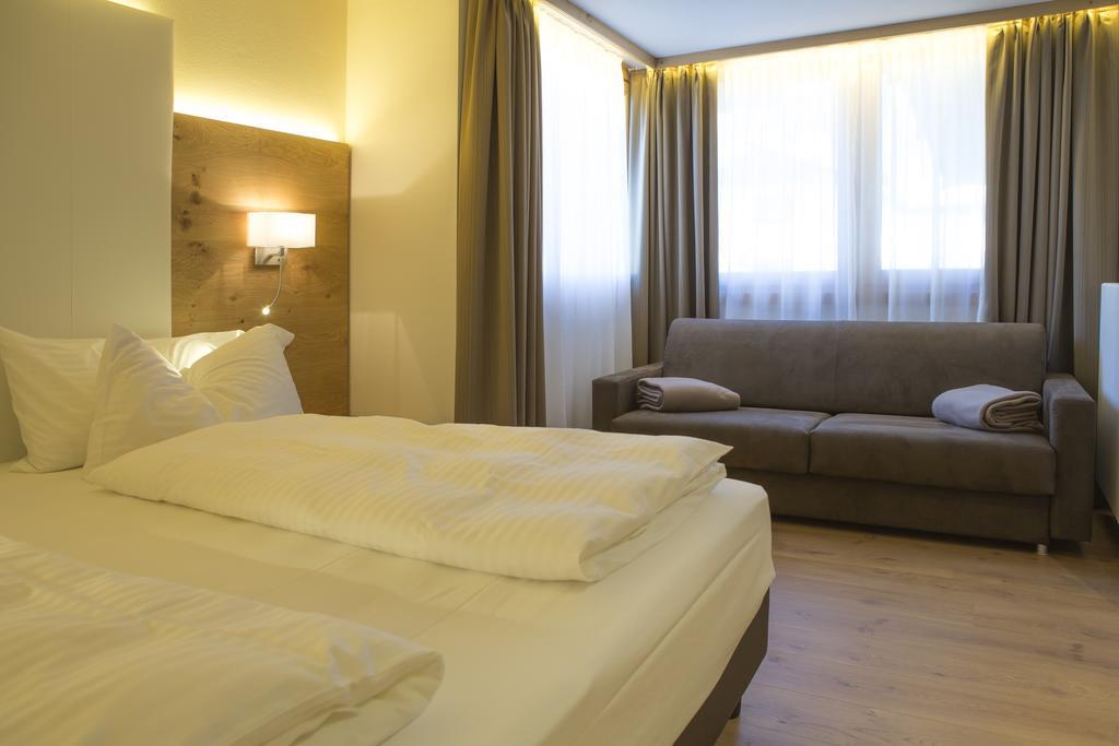 Hotel Collini Pinzolo Esterno foto
