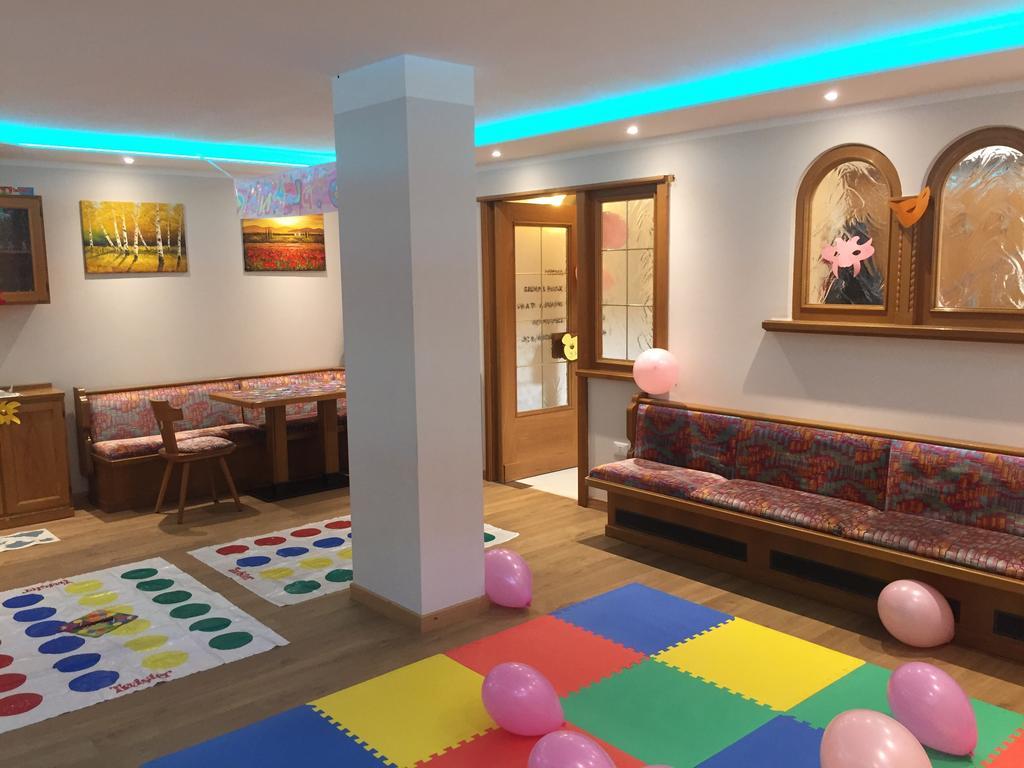 Hotel Collini Pinzolo Esterno foto