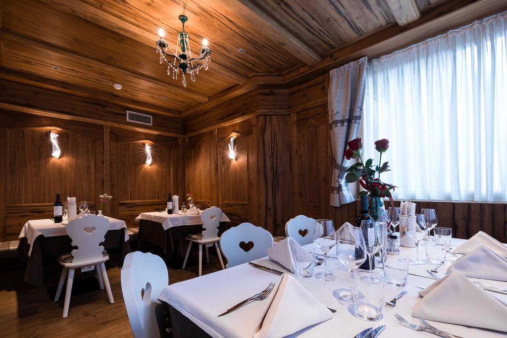 Hotel Collini Pinzolo Esterno foto