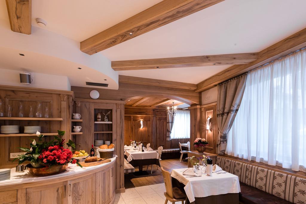 Hotel Collini Pinzolo Esterno foto