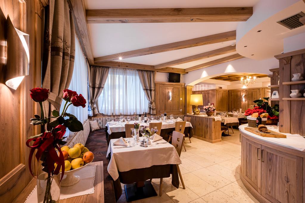 Hotel Collini Pinzolo Esterno foto
