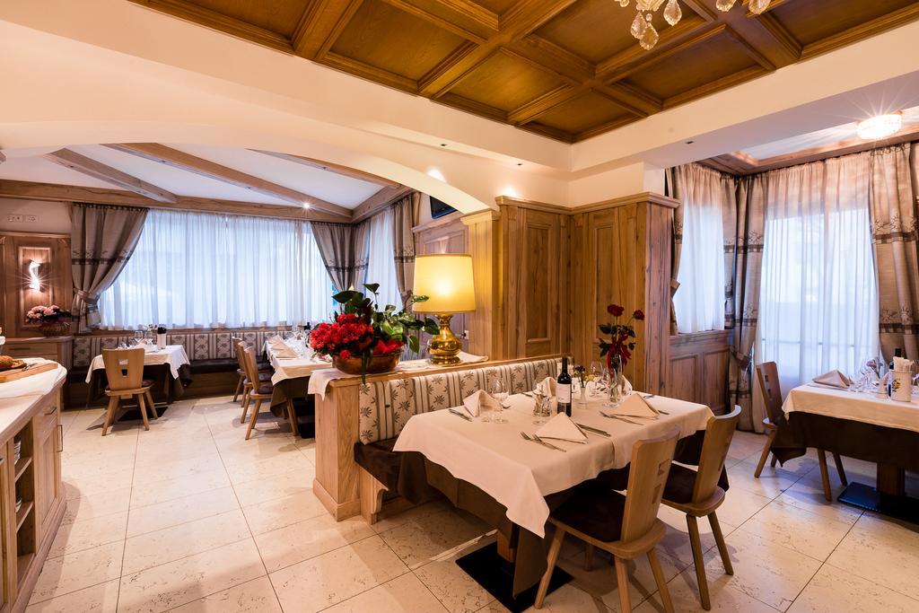 Hotel Collini Pinzolo Esterno foto