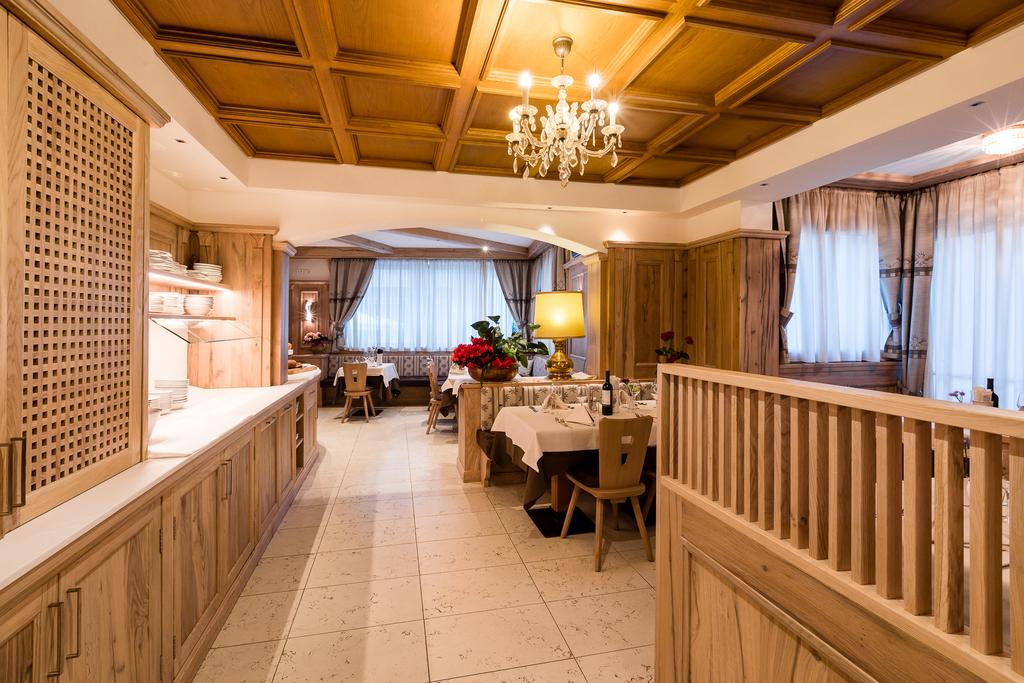 Hotel Collini Pinzolo Esterno foto