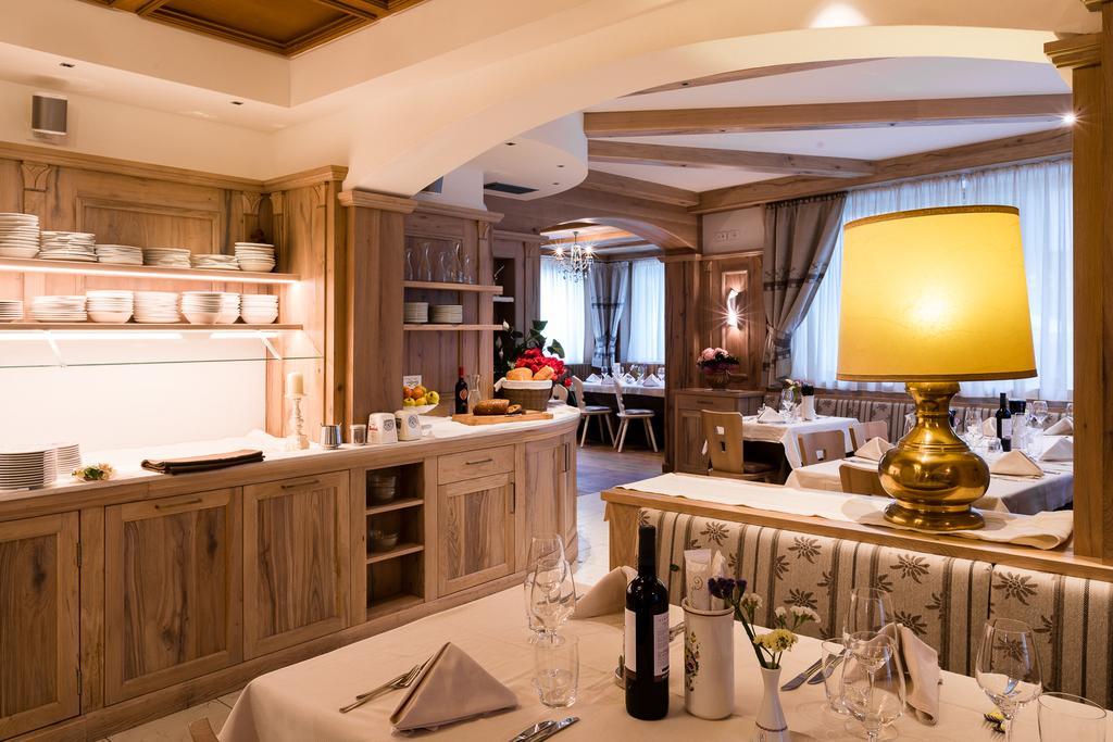 Hotel Collini Pinzolo Esterno foto