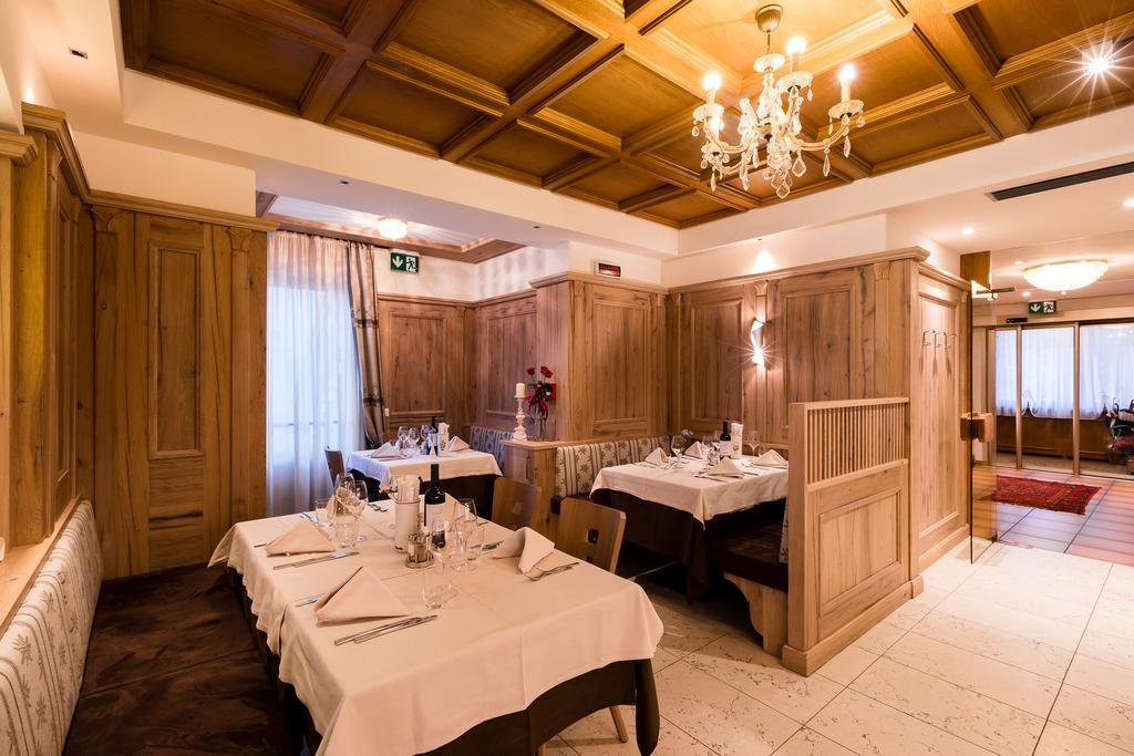 Hotel Collini Pinzolo Esterno foto