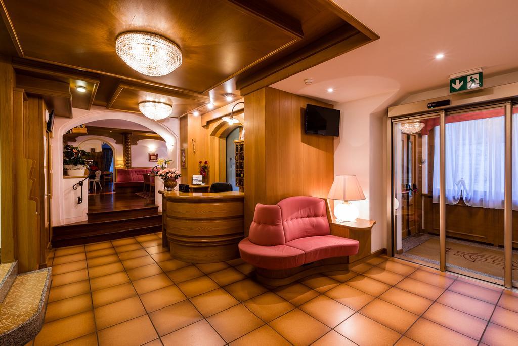 Hotel Collini Pinzolo Esterno foto
